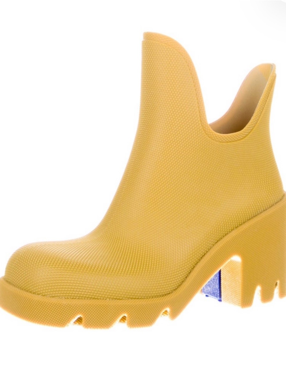 Burberry Women's Yellow Rain Boots